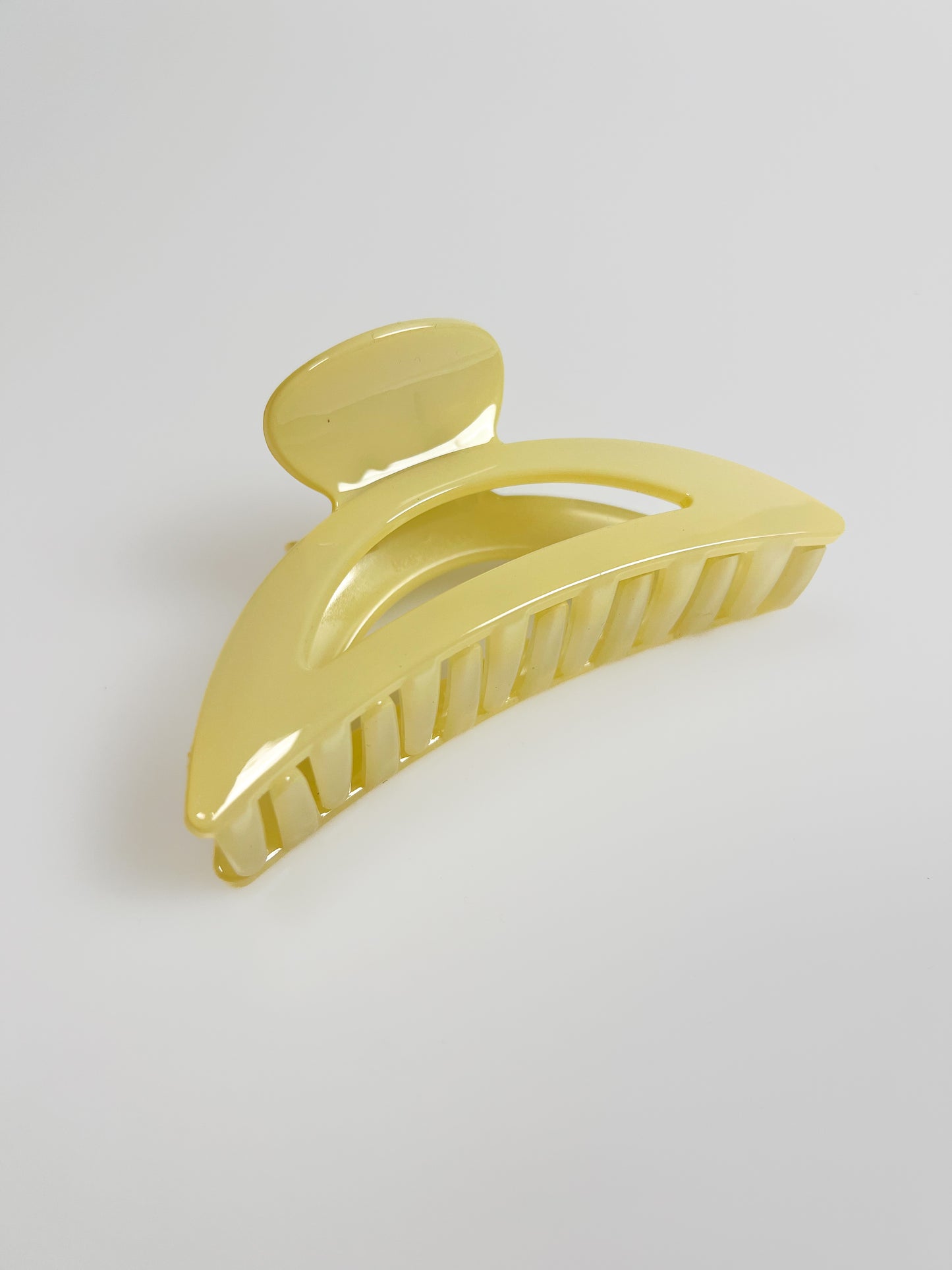 Triangelformad hårklämma