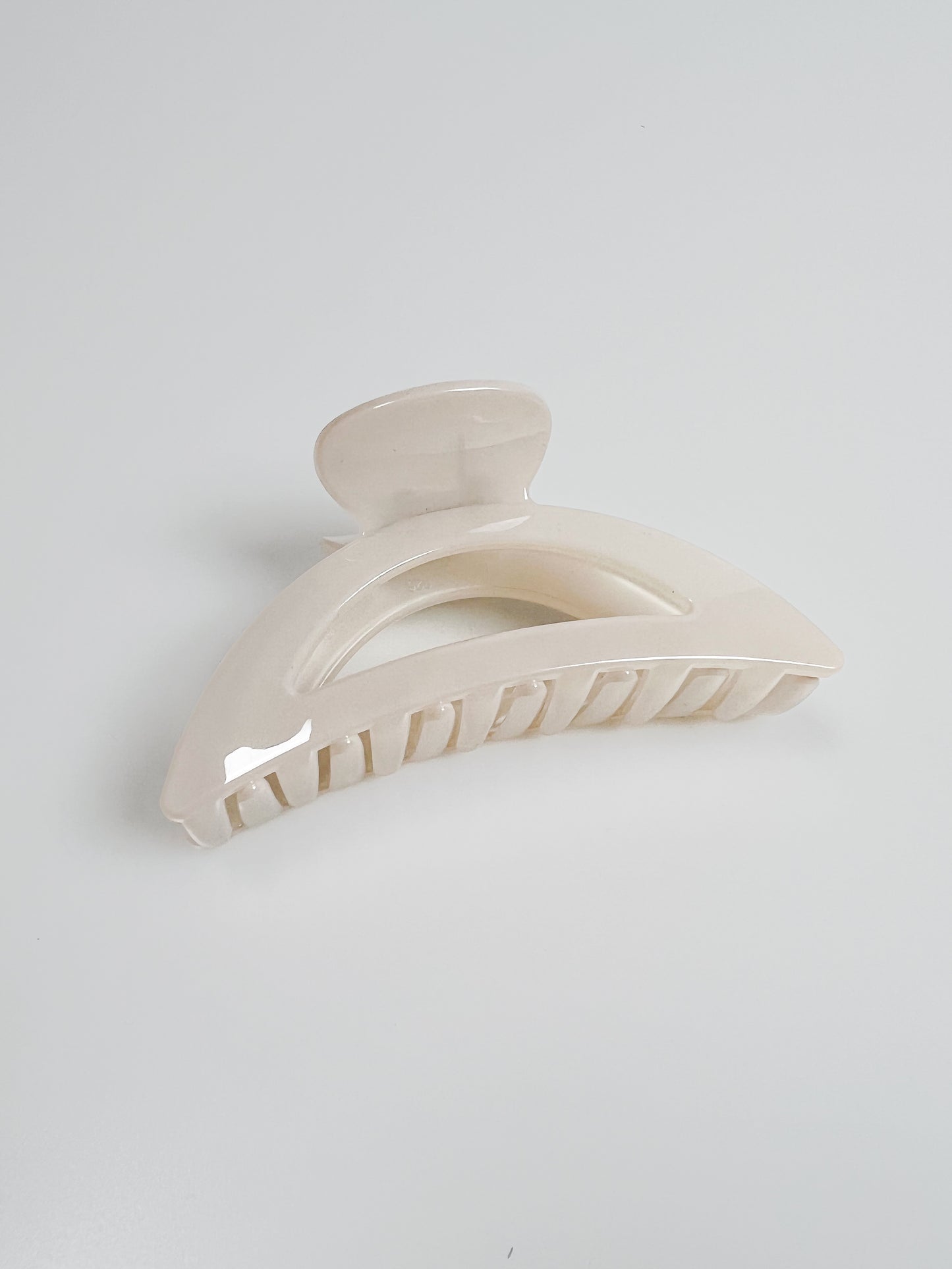 Triangelformad hårklämma