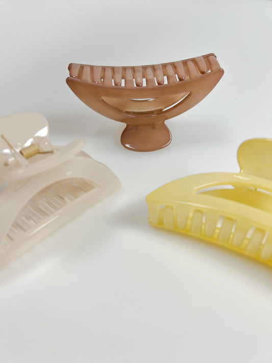 Triangelformad hårklämma