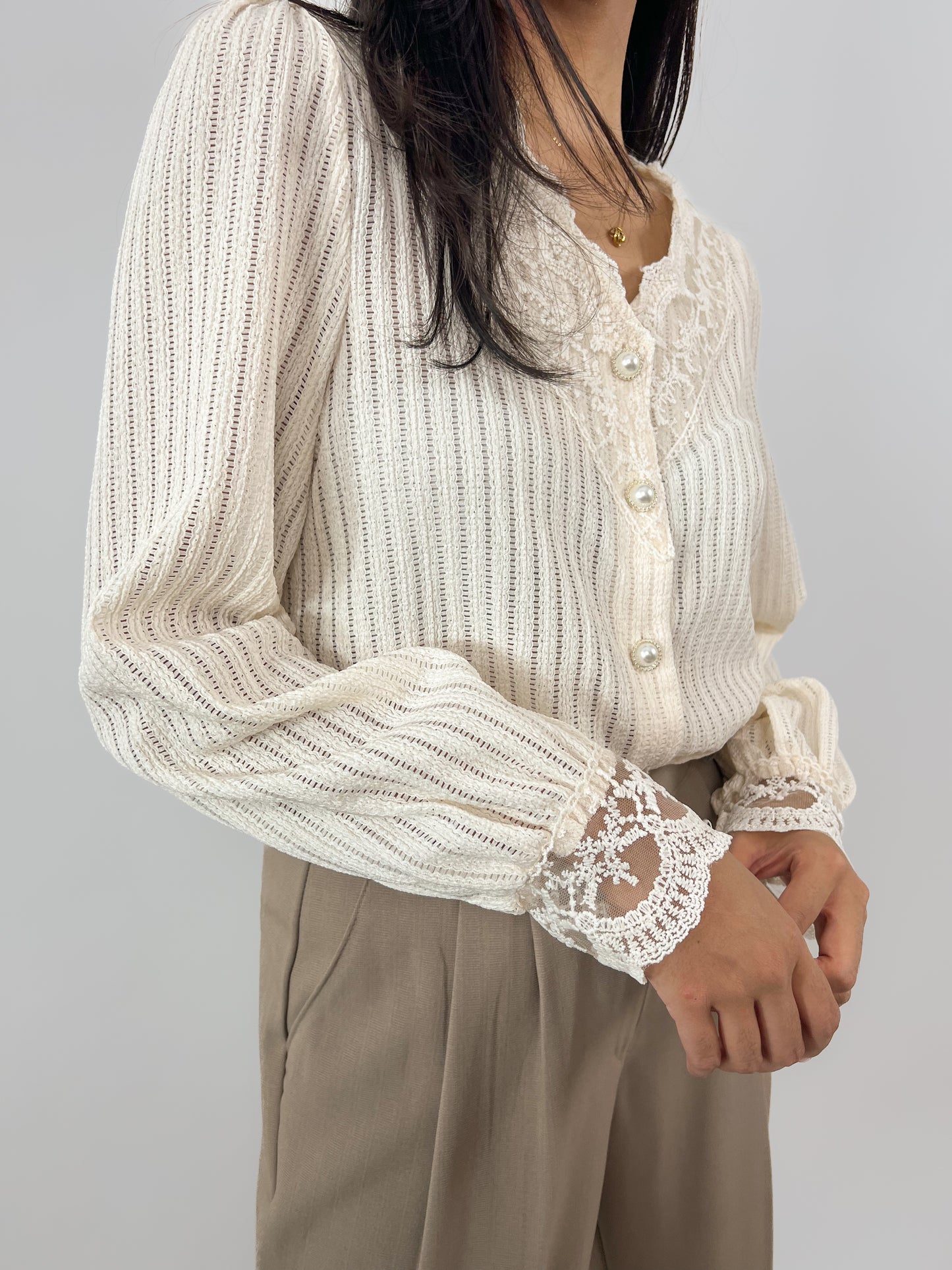 V-ringad lace blus